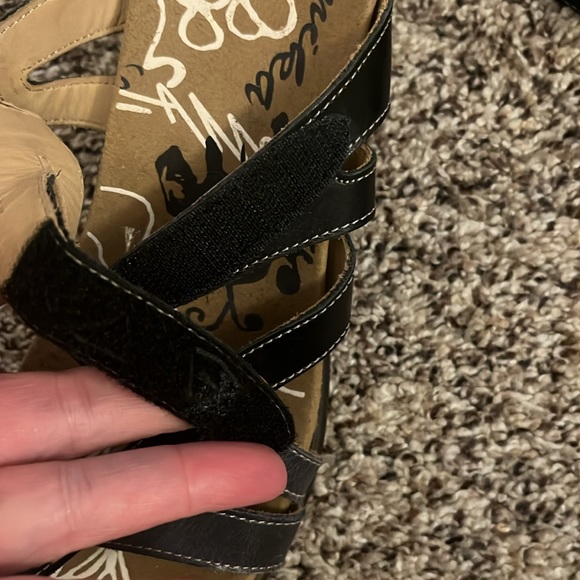 ROMIKA Strappy black leather wedge sandals - Picture 8 of 8